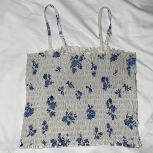 Urban Planet tank top🤍💙